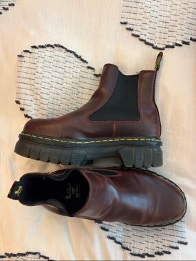 Dr. Martens platform Chelsea Boots in Cherry Brown women’s size 8 or eu 39